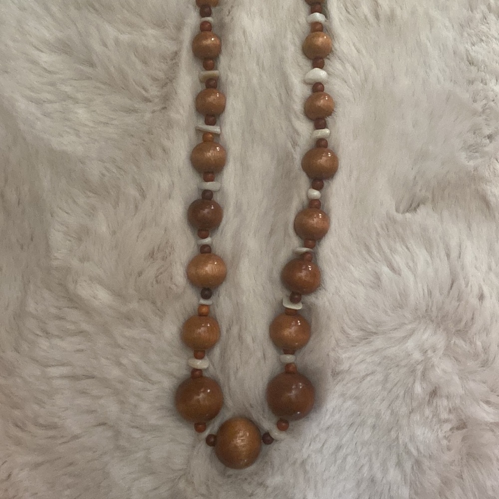VINTAGE Wooden Necklace 70s style Wood Beads and White Shells 20” long - Picture 2 of 4